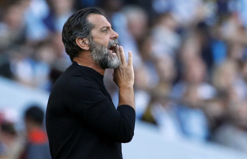 ARCHIVO - El entonces técnico de Watford Quique Sánchez Flores durante el partido contra Manchester City en la Liga Premier, el 21 de septiembre de 2019. Sánchez Flores ha sido despedido como entrenador del Getafe en la Liga española. (AP Foto/Rui Vieira)