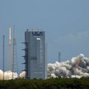 La cápsula Starliner de Boeing, impulsada por un cohete Atlas V, despega del Complejo de Lanzamiento Espacial 41 en la Estación de la Fuerza Espacial de Cabo Cañaveral hacia la Estación Espacial Internacional, el miércoles 5 de junio de 2024, en Cabo Cañaveral, Florida. (AP Foto/John Raoux)