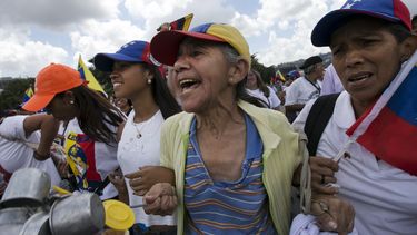 Asamblea venezolana acusa a Maduro de dar un golpe de Estado