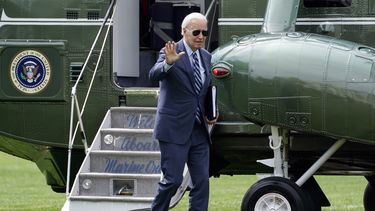 El presidente Joe Biden llega al jardín sur de la Casa Blanca, el 14 de agosto de 2023, en Washington. (Foto AP/Evan Vucci)