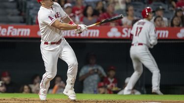 Trout jonronea y Lorenzen brilla en triunfo de Angelinos