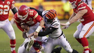 Capturar quarterbacks, una pasión para Hendrickson