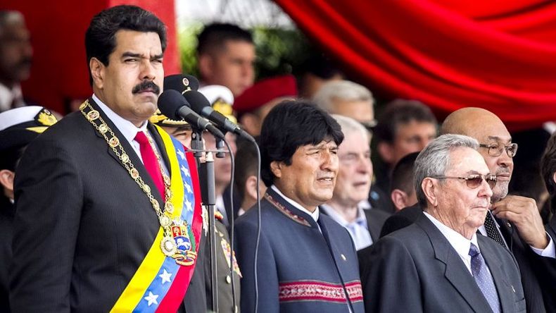 Maduro, en la tumba de Chávez: "He decidido romper relaciones diplomáticas con Panamá"