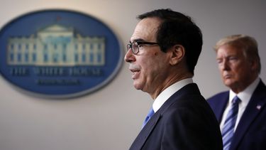 Asesores de Trump buscan frenar daño permanente a economía