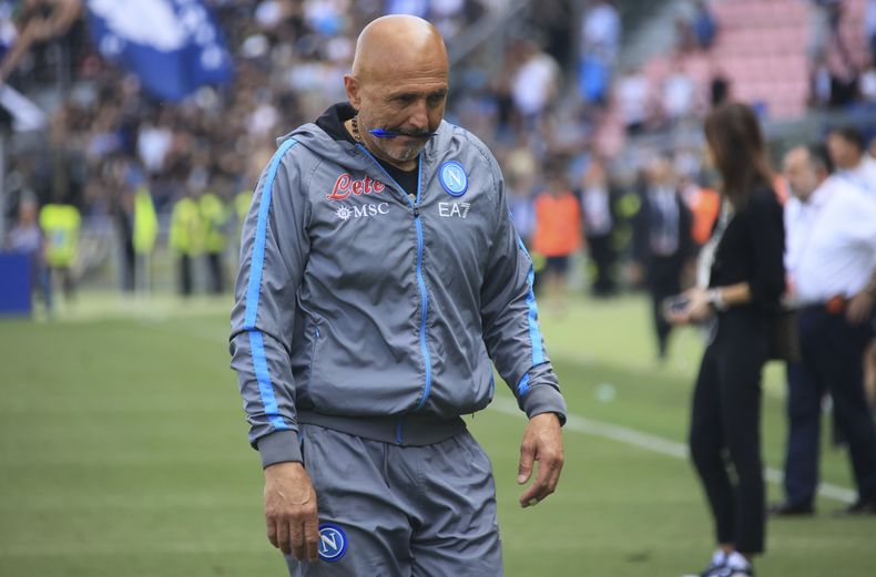 El técnico de Napoli Luciano Spalletti tras el partido contra Bologna en la Serie A de Italia, el domingo 28 de mayo de 2023 en Bolonia. (Michele Nucci/LaPresse vía AP)