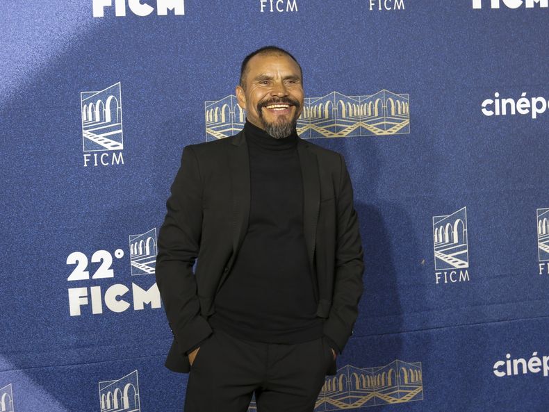 El actor Noé Hernandez llega a la alfombra roja de la película Pedro Páramo en el Festival Internacional de Cine de Morelia, el sábado 19 de octubre de 2024, en Morelia, México. (Foto AP/Berenice Bautista)