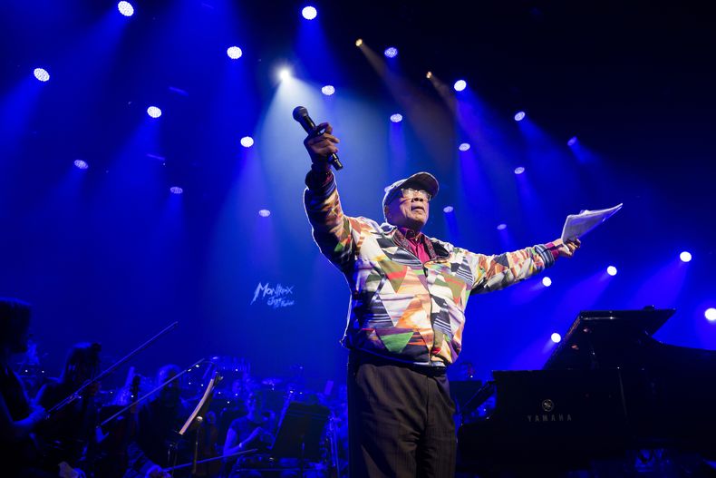 ARCHIVO - El productor musical estadounidense Quincy Jones en la presentación de la banda sonora de Jones de la velada de celebración de los 80 en el Auditorio Stravinski durante el 53º Festival de Jazz de Montreux, en Montreux, Suiza, el sábado 13 de julio de 2019. Quincy Jones murió a los 91 años. (Jean-Christophe Bott/Keystone vía AP, archivo)