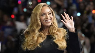 ARCHIVO - Beyoncé en un evento de campaña de la vicepresidenta y candidata presidencial demócrata Kamala Harris en Houston, el 25 de octubre de 2024. (Foto AP/Susan Walsh, archivo)