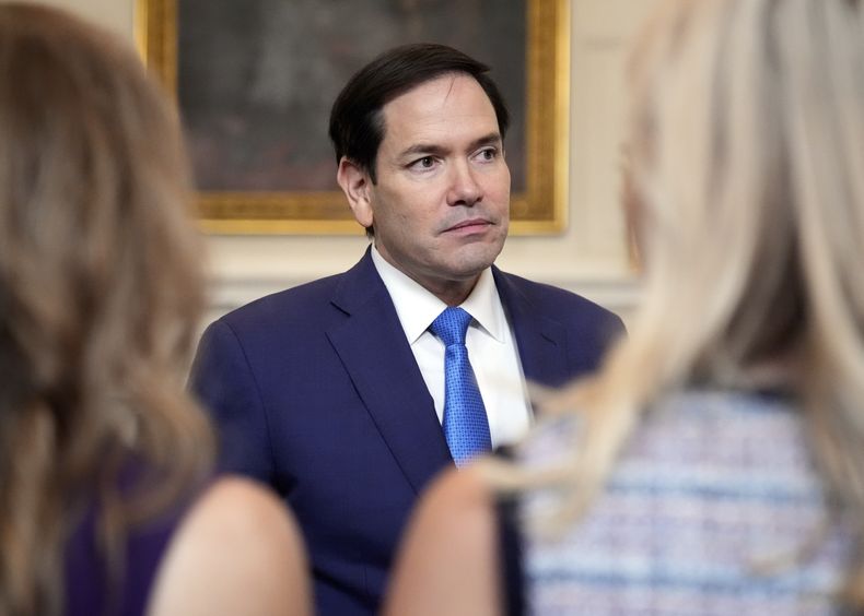 El secretario de Estado Marco Rubio llega antes de la firma de un acuerdo trilateral con el presidente de Azerbaiyán, Ilham Aliyev, y el primer ministro armenio Nikol Pashinyan en el Comedor de Estado, el viernes 8 de agosto de 2025, en la Casa Blanca en Washington. (AP Foto/Mark Schiefelbein)