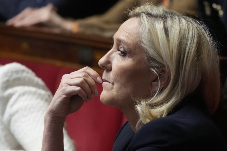 La dirigente ultraderechista francesa Marine Le Pen en la Asamblea Nacional el 1 de abril de 2025 en París. (AP foto/Michel Euler)