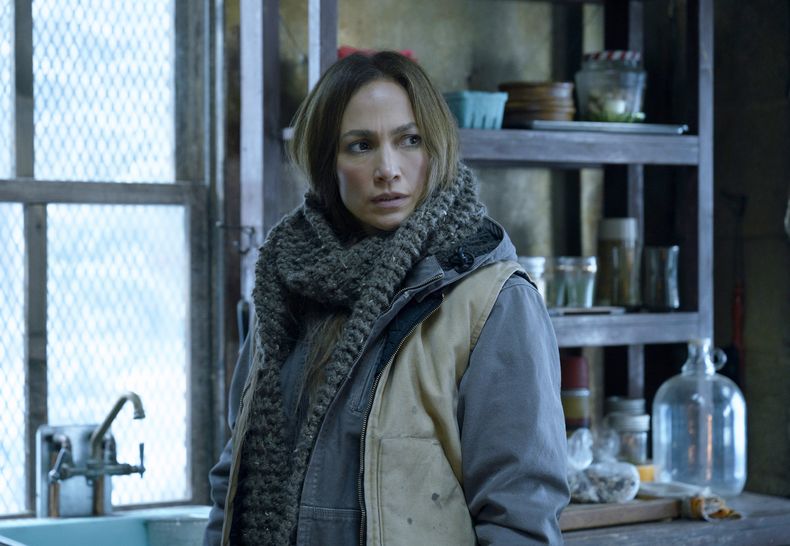 En esta imagen proporcionada por Netflix, Jennifer Lopez en una escena de The Mother. (Ana Carballosa/Netflix vía AP)