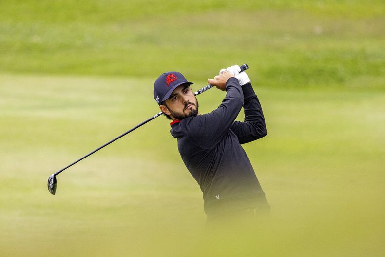 Abraham Ancer en el tercer hoyo de la última ronda del torneo LIV Golf en Hong Kong, el domingo 10 de marzo de 2024. (Chris Trotman/LIV Golf vía AP)