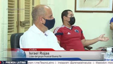 israel rojas junto al profesor lazo acusa a los cantantes populares en cuba de confundir a la juventud al hablar contra la revolucion