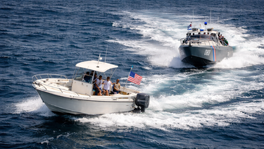 lancha atacada a tiros por guardacostas cubanos integraba flotilla privada para evacuar familiares de cuba