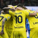Los jugadores del Inter de Milán celebran el gol de Romelu Lukaku en el partido ante Sassuolo en la Serie A italiana, el sábado 13 de mayo de 2023, en Milán. (AP Foto/Antonio Calanni)