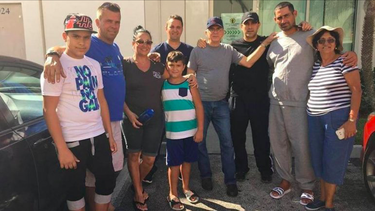 cinco disidentes cubanos llegaron a las costas de miami en una precaria embarcacion