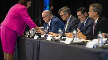 la junta de control fiscal demanda al gobierno para frenar leyes sobre retiro