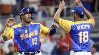 venezuela derrota a republica dominicana por primera vez en la historia del clasico mundial