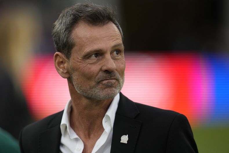 El técnico de México Diego Cocca previo al partido amistoso contra Camerún, el sábado 10 de junio de 2023, en San Diego. (AP Foto/Gregory Bull)