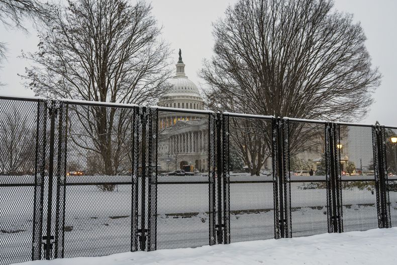 La cerca alrededor del Congreso estadounidense en Washington el 6 de enero del 2025. (AP foto/J. Scott Applewhite)