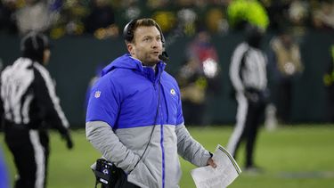 Entrenador McVay decide quedarse para 7ma campaña con Rams