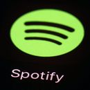 ARCHIVO - Esta fotografía de archivo del 20 de marzo de 2018 muestra la aplicación Spotify en un iPad en Baltimore. (Foto AP/Patrick Semansky,archivo)