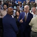 ARCHIVO - El presidente Joe Biden habla en visita a la sede de FEMA, 31 de agosto de 2023. Biden visita Florida el sábado 2 de setiembre de 2023 para inspeccionar los estragos causados por el huracán Idalia. (AP Foto/Evan Vucci, File)