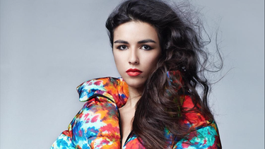 la reportera y dj kenia vasallo lidera un festival benefico