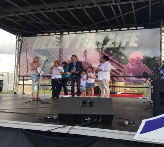 Emilio Braun Burillo, VP Ejecutivo de América TeVe recibe premio para América TeVe por participación en evento Relevo por La Vida