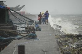 Un potente tifón gana fuerza en su camino a Filipinas