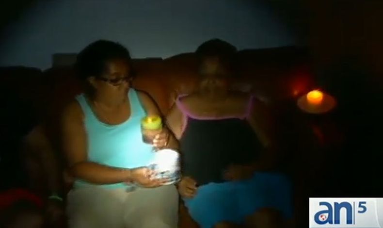 Una familia de Hialeah continúa bajo el peligro de ser desalojados esta misma noche supuestamente porque no se les aviso no se les avisó  que la casa donde viven esta en ejecución hipotecaria. Ahora piden la ayuda de la comunidad.