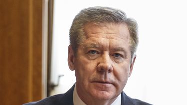 americateve | El viceministro ruso de Asuntos Exteriores Gennady Gatilov a su llegada a la reuni&oacute;n trilateral con el enviado de la ONU para Siria Lajdar Brahimi  y la subsecretaria de asuntos pol&iacute;ticos del Departamento de Estado norteamericano Wendy Sherm