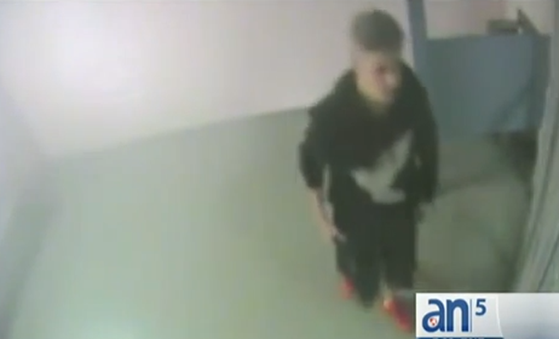 Justin Beiber llego temprano a hotel Intercontinental del Downtown donde esta la oficina de su abogado Roy Black . Como de costumbre venia acompañado de su sequito.