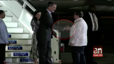 ¿hubo un mensaje oculto de la masoneria en el saludo entre bruno rodriguez y el rey felipe?