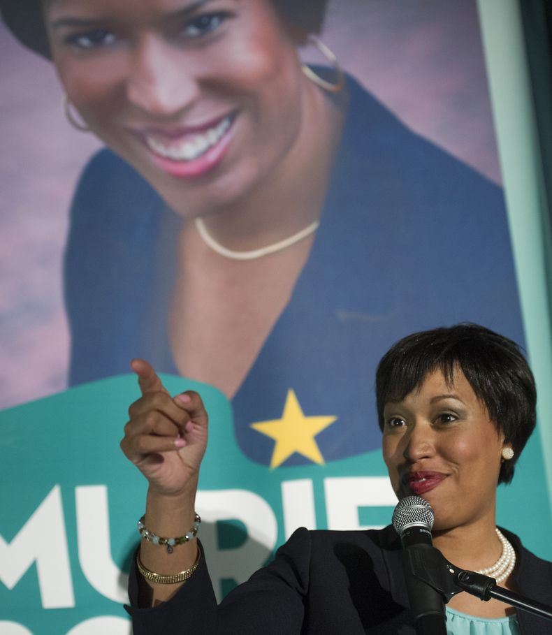 La concejal Muriel Bowser pronuncia unas palabras antes de ganar la elecci&oacute;n interna del Partido Dem&oacute;crata y ser&aacute; candidata a la alcald&iacute;a del Distrito de Columbia en Washington, el martes 1 de abril de 2014. Bowser, que se impu