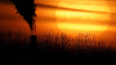 Corte Suprema limita autoridad de EEUU en emisiones de gas