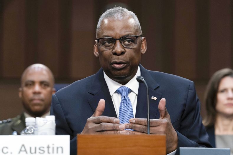 ARCHIVO - El secretario de Defensa de Estados Unidos Lloyd Austin comparece ante la Comisión del Senado sobre Servicios Armados en una audiencia sobre la solicitud de presupuesto del Departamento de Defensa para el año fiscal 2025 y el Programa de Defensa para Años Futuros en el Capitolio, en Washington, el 9 de abril de 2024. (AP Foto/Jose Luis Magana, Archivo)