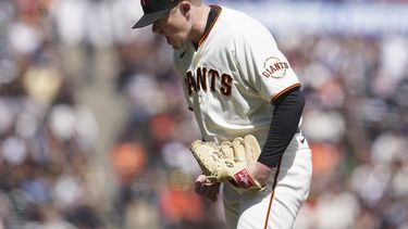Gigantes ganan 2-1 a Padres con sólida salida de Webb