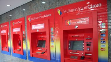 la hiperinflacion acelera la desaparicion de los cajeros en venezuela