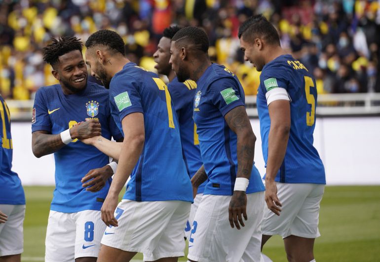 Ecuador empata 1-1 con Brasil y se acerca al Mundial