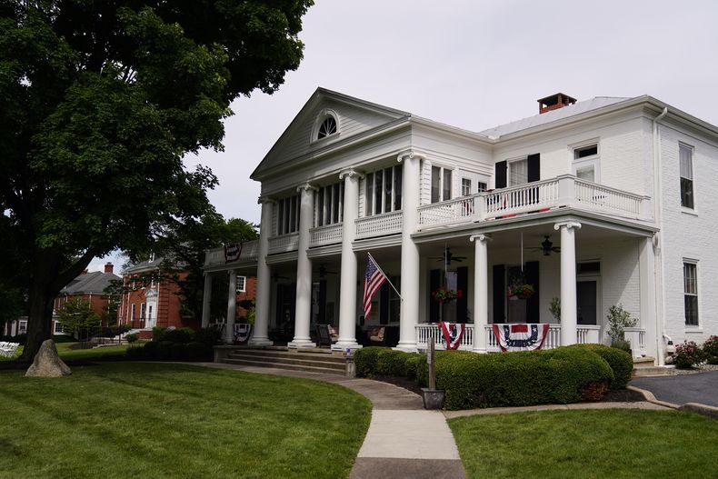 Un edificio que era parte de la Carlisle Indian Industrial School en las Barracas del Ejército de Estados Unidos en Carlisle, Pensilvania, el 10 de junio del 2022. (AP foto/Matt Slocum)