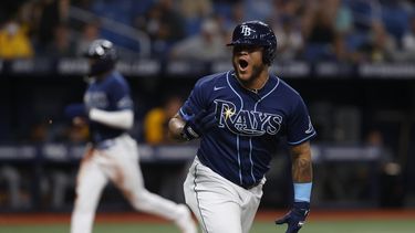 Rays ganan a Piratas 4-3 en 10 entradas con hit de Ramírez