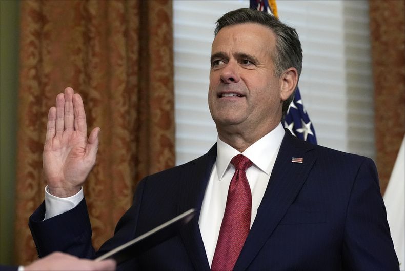 John Ratcliffe presta juramento como director de la CIA en el edificio de oficinas ejecutivas Eisenhower, en el campus de la Casa Blanca, el jueves 23 de enero de 2025, en Washington. (AP Foto/Alex Brandon)