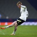 Kevin De Bruyne, del Manchester City, entrena el viernes 9 de junio de 2023, en Estambul, Turquía (AP Foto/Manu Fernández)