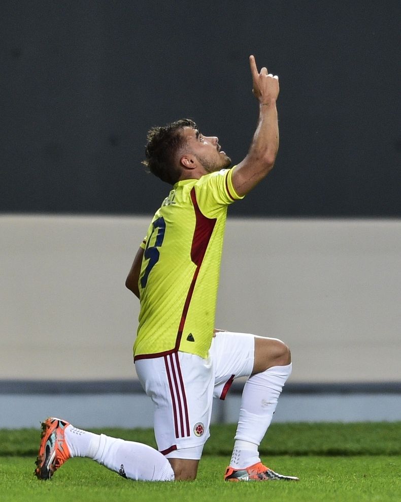 Tomás Angel de Colombia celebra tras anotar el segundo gol de su equipo contra Japón durante un partido del Grupo C del Mundial Sub20 en el estadio Diego Maradona de La Plata, Argentina, miércoles 24 de mayo, 2023. (AP Foto/Gustavo Garello)