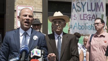 Los coqueteos de abogado de Stormy Daniels con la política