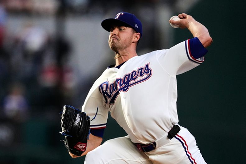 MacKenzie Gore, de los Rangers de Texas, cumple con su apertura ante los Diamondbacks de Arizona, el martes 12 de mayo de 2026 (AP foto/Tony Gutiérrez)