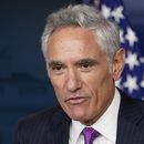Nuevo asesor de Trump no tiene experiencia en salud pública