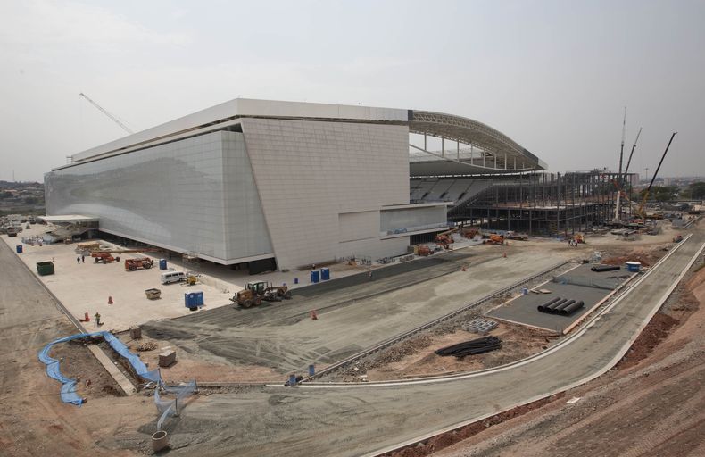 Imagen de las obras de construcci&oacute;n del estadio Itaquerao en Sao Paulo el mi&eacute;rcoles, 9 de abril de 2014. (AP Photo/Andre Penner)