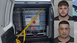 arrestan a dos cubanos de miami acusados ??de robar cientos de galones de aceite de cocina usado